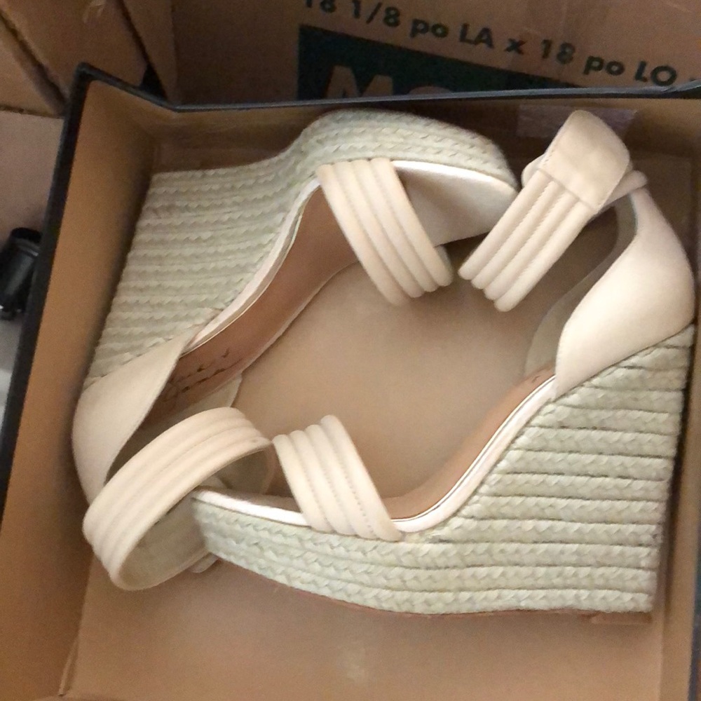 NEW - Mark & James Badgley Mischka